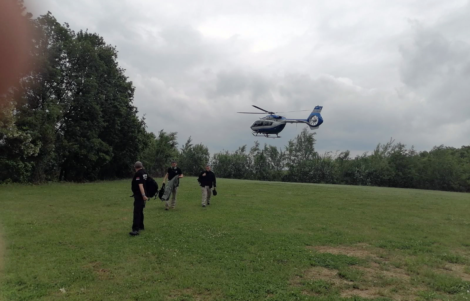 Два хеликоптера МУП-а упућена у Ужице и помажу у санирању пожара на депонији „Дубоко“